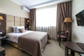 Salut Hotel
